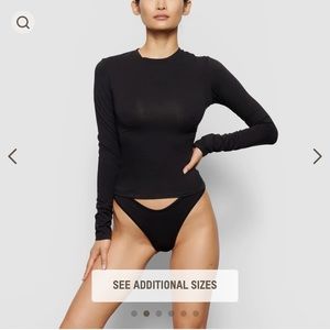Skims long sleeve black top